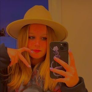 Meet your Posher, Remee